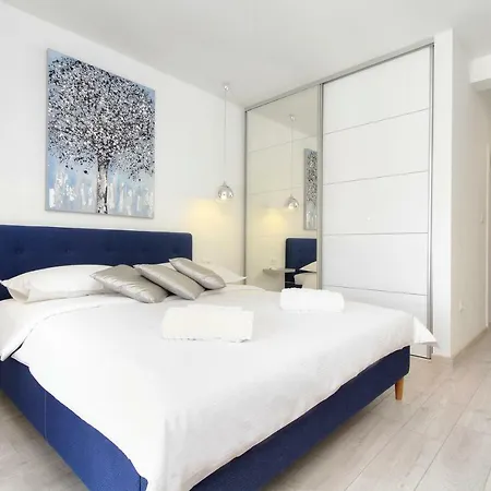 Navis Heated Pool Villa Makarska