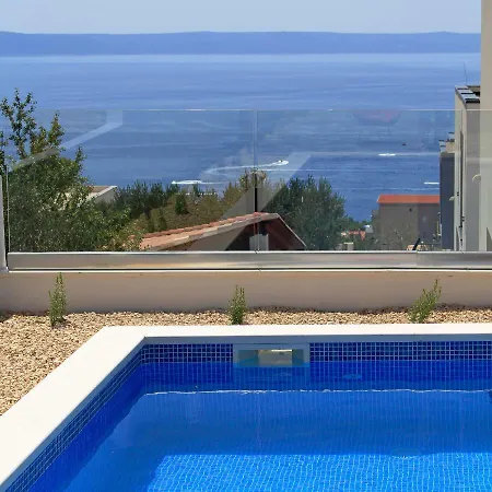 Navis Heated Pool * Makarska