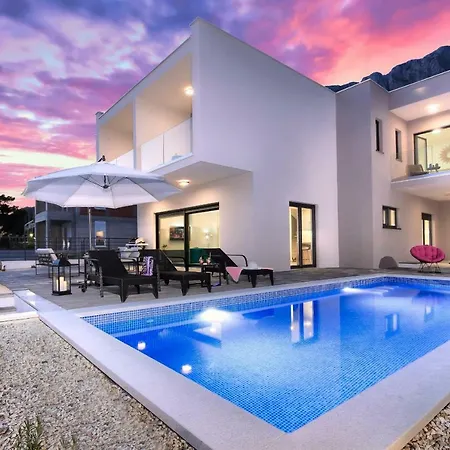 Navis Heated Pool Villa