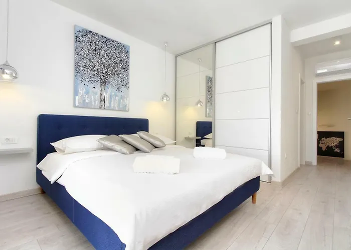 Navis Heated Pool Villa Makarska