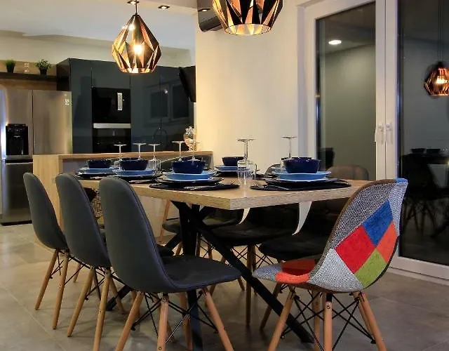 Navis Heated Pool וילה