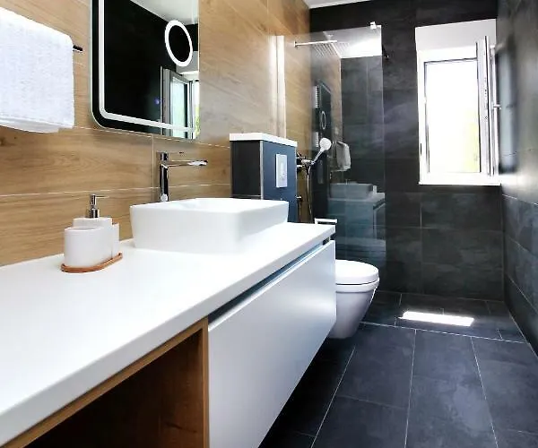 וילה Navis Heated Pool