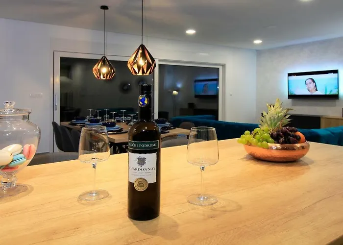 Navis Heated Pool Villa