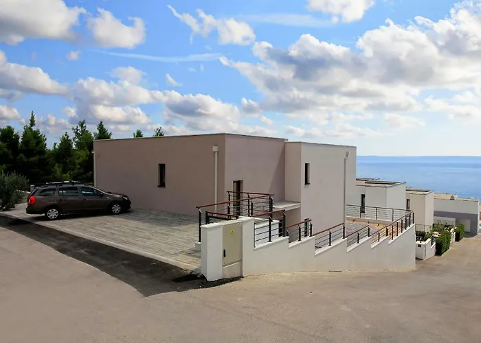 Navis Heated Pool Villa Makarska