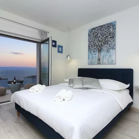 Navis Heated Pool Villa *