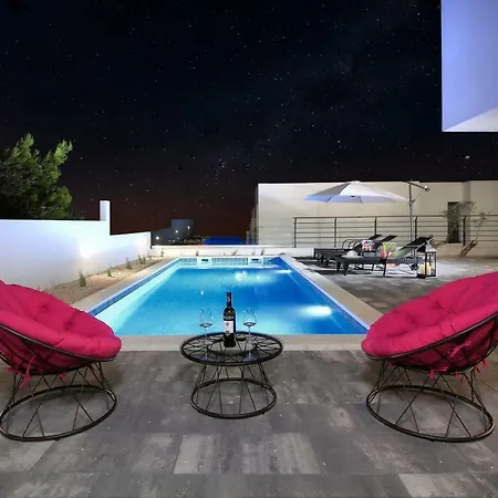 Navis Heated Pool * Makarska