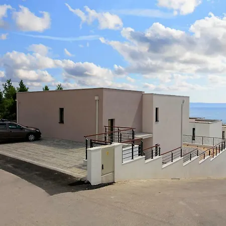 Navis Heated Pool Villa Makarska